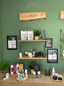 Nature et CBD Aucamville interieur présentoir produits au chanvre 2