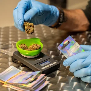 Flower Town-conditionnement-fleurs-cbd-balance