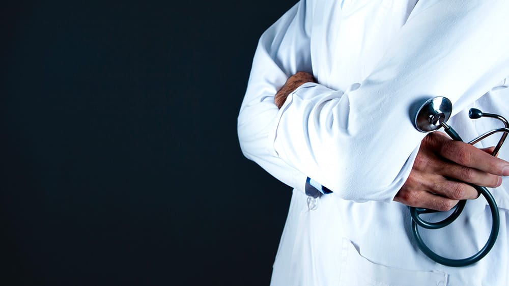 medecin blouse blanche cannabis