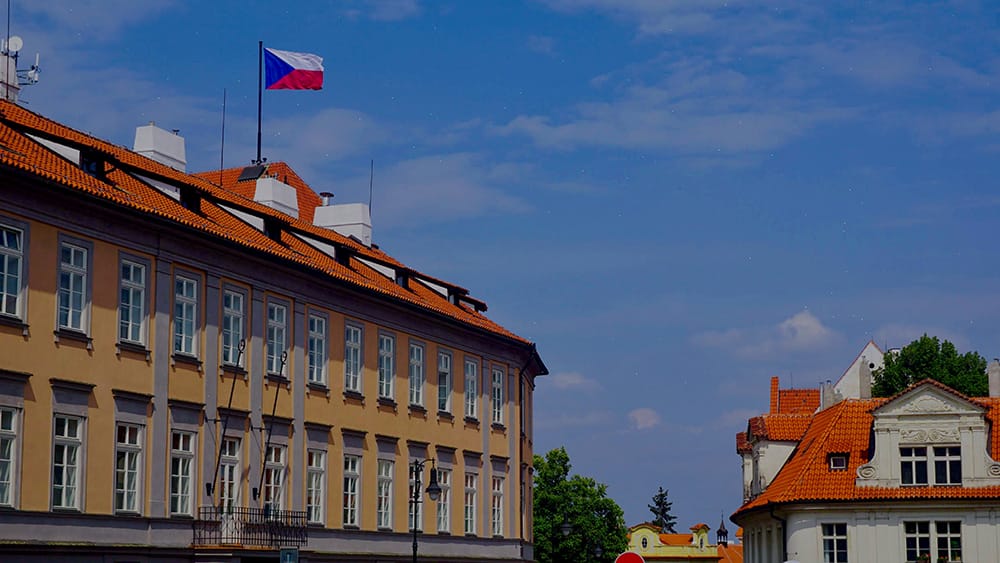 batiment prague drapeau