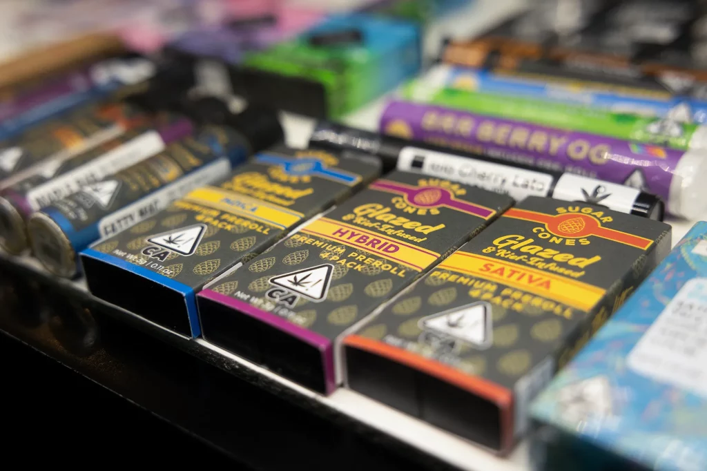 produits avec du THC dans les gondoles des magasins en Californie